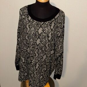 Michael Michael Kors Snakeskin Pullover Top with a Kangaroo Pocket size 3X